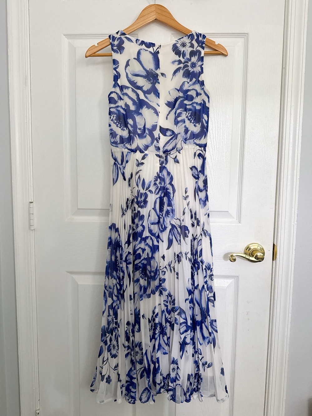 Eliza J White Maxi Dress with Blue Floral Print - Picture 2 of 3